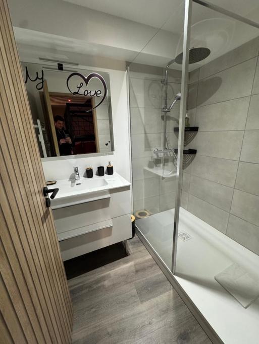 Nuit Defendue - Jacuzzi - Sauna - By Primo C0Nciergerie Tournus Exterior foto